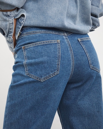 Mid Wash 00s Wide Leg Jean