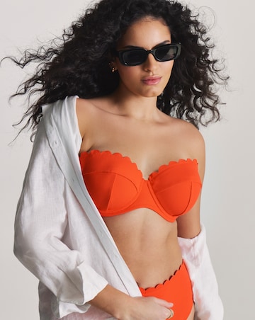 MAGISCULPT Underwired Scallop Edge Bandeau Bikini Top