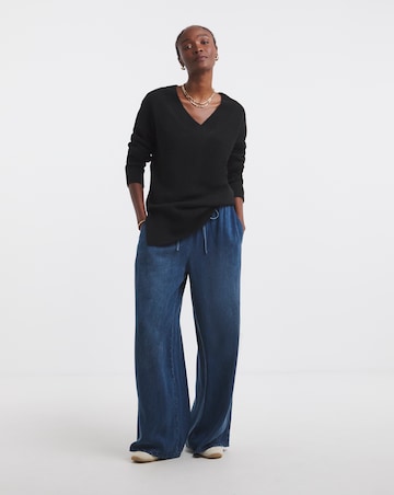 Cosy Yarn Black V-Neck Tunic