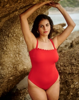 MAGISCULPT Medium Control Contour Me Scalloped Edge Bandeau Swimsuit