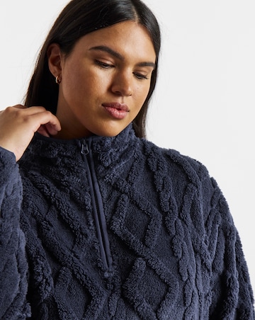 Pretty Secrets Cable Lounge Set