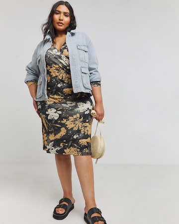 Joe Browns Strikingly Different Dress