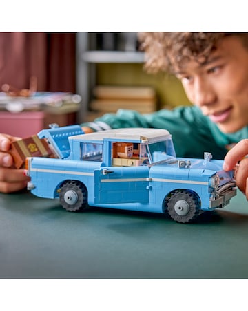 LEGO Harry Potter Enchanted Flying Ford Anglia 76470