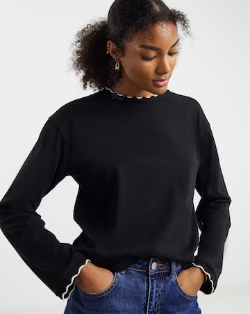 Black & White Scallop Edge Top