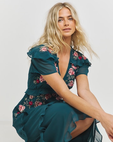 Hope & Ivy Embroidered Flower Frill Midi Dress