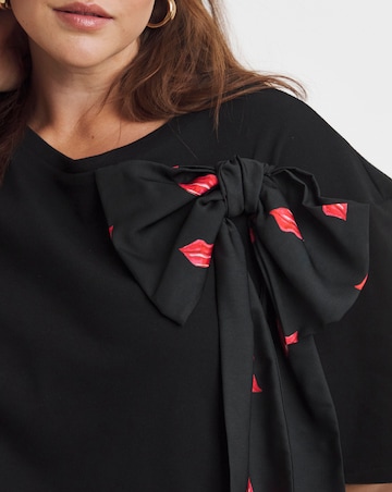 Simply Be Black Lips Print Satin Bow T-Shirt