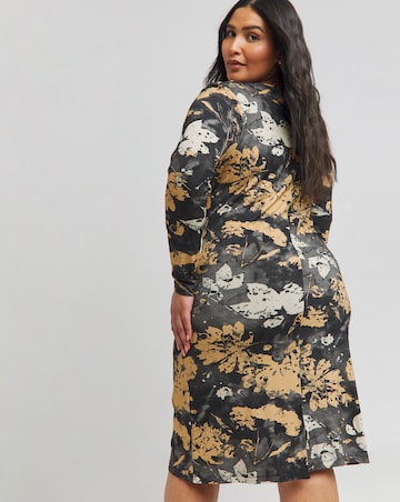 Joe Browns Strikingly Different Dress