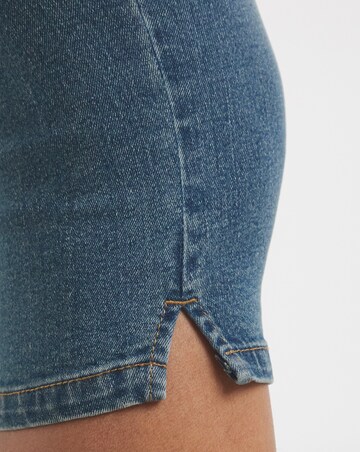 Mid Wash Stretch Denim Capri Jeans