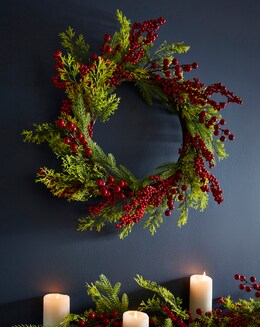 Red Berry Christmas Wreath