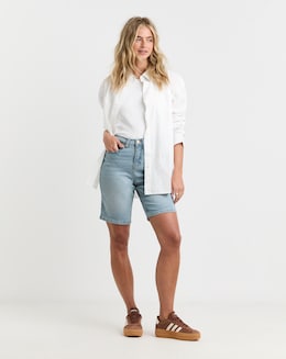 Light Wash 24/7 Knee Short
