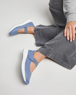 Heavenly Soles Gwen Touch and Close Bar Trainer - Wide Fit (E)