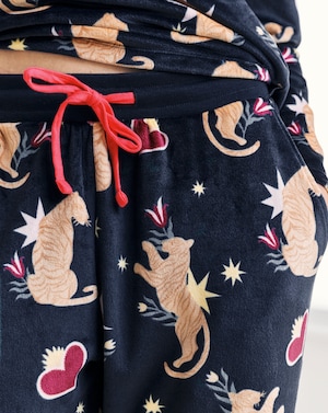 Chelsea Peers Fleece Crew Neck PJ Set - Image 5