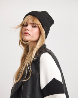 Black Ribbed Knitted Beanie
