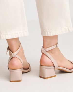 Barely There Low Block Heel Standard - Image 2