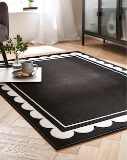 Maestro Scalloped Border Rug