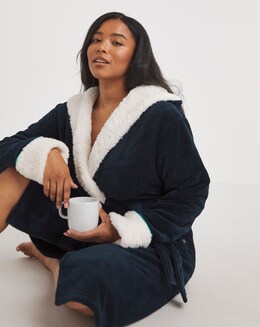 Chelsea Peers Fluffy Fleece Hooded Gown