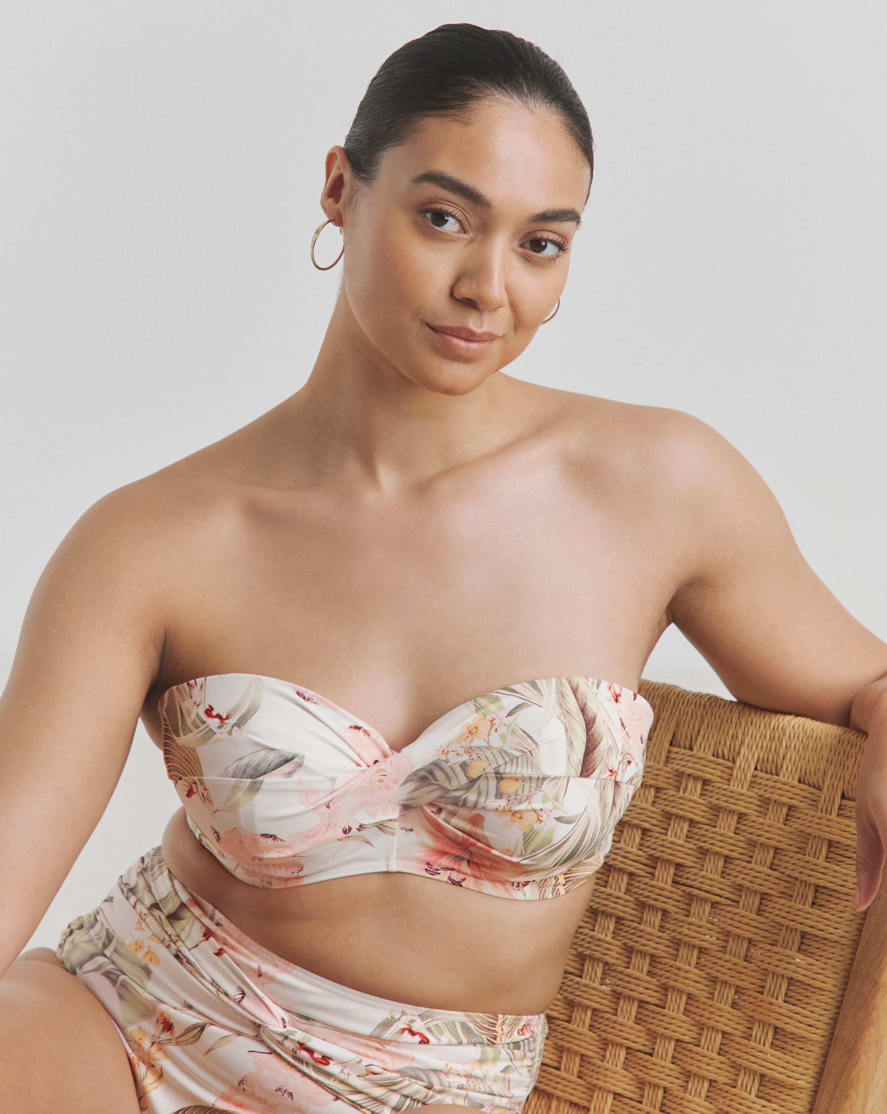 34f bandeau bikini