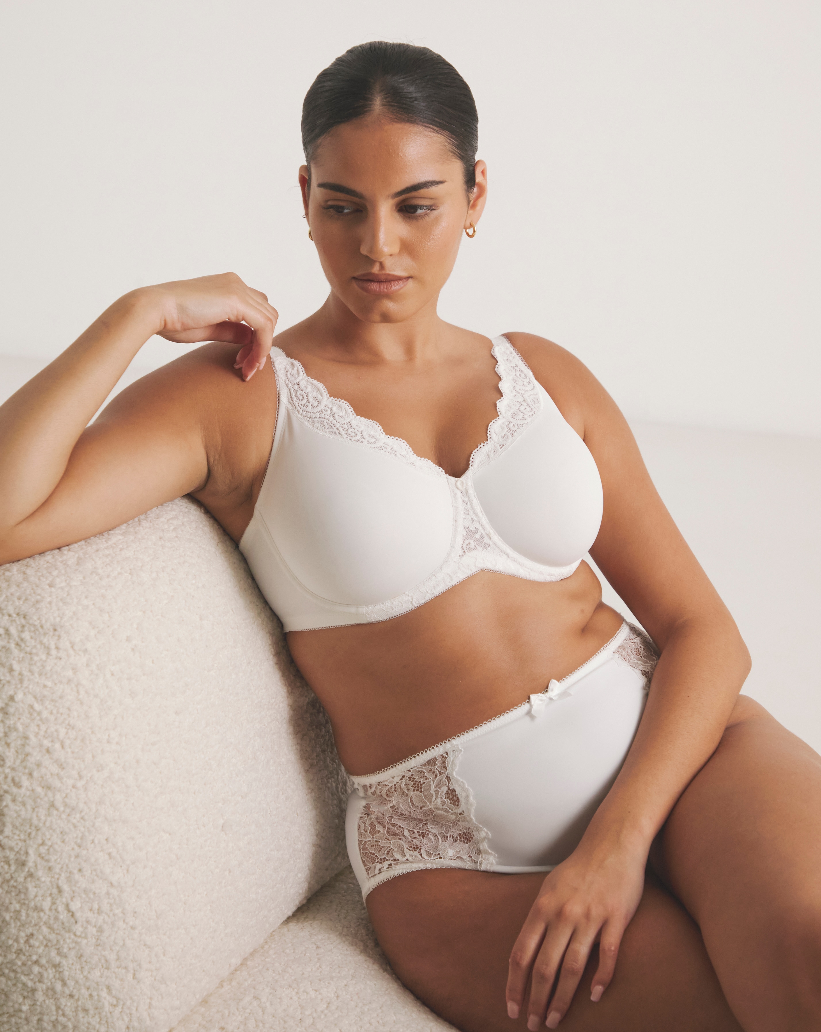 Triumph Amourette Minimiser Bra White