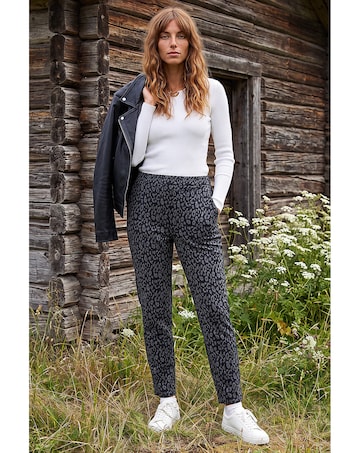 Roman Check Print Tapered Jogger