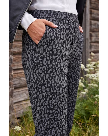 Roman Check Print Tapered Jogger