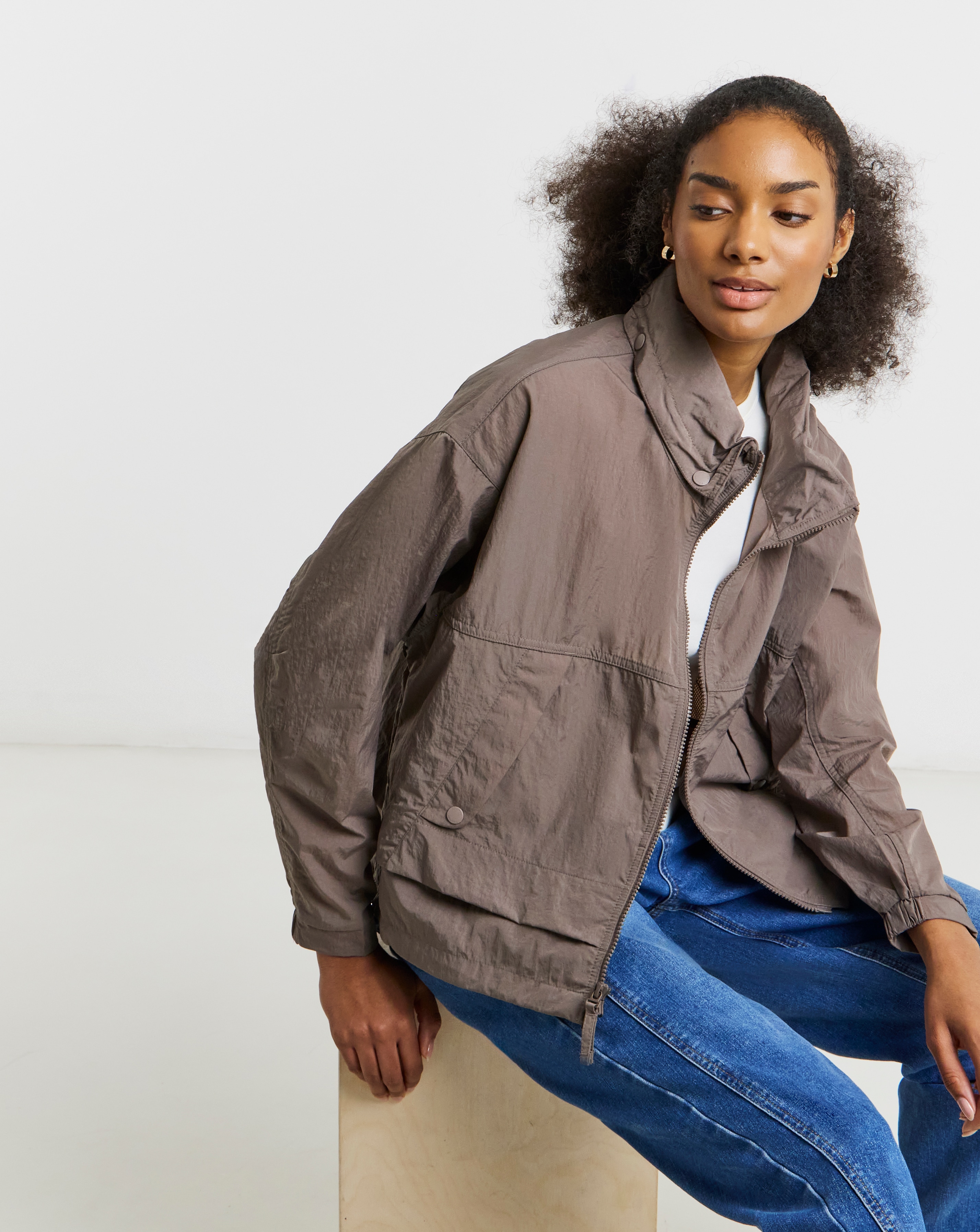 New In - Columbia Paracutie Windbreaker