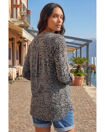 Roman Animal Print Stretch Blouse