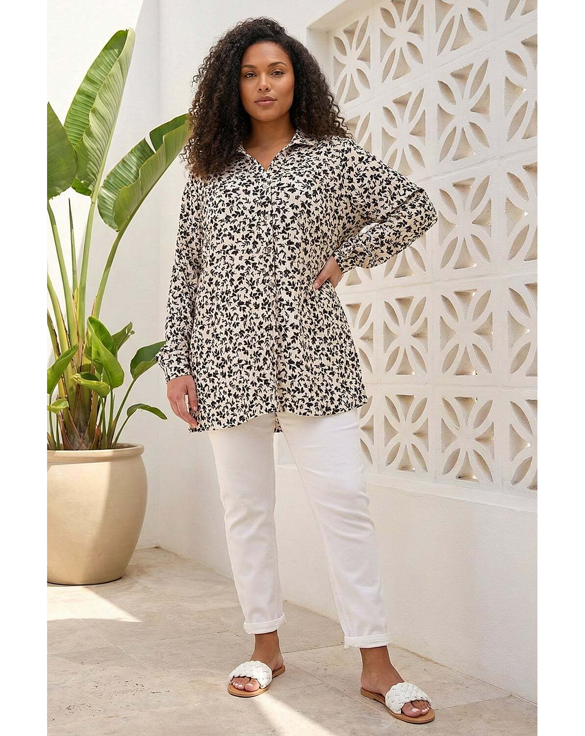 New In - Roman Curve Floral Textured Blouse