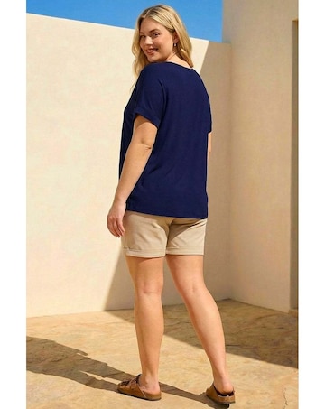 Roman Curve V-Neck Stretch Top