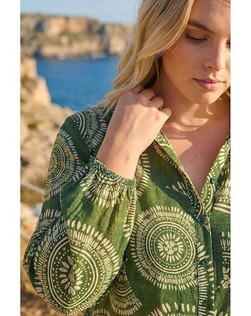 Roman Curve Abstract Print Woven Shirt
