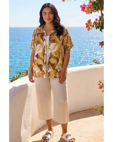 Roman Curve Swirl Print Button Shirt