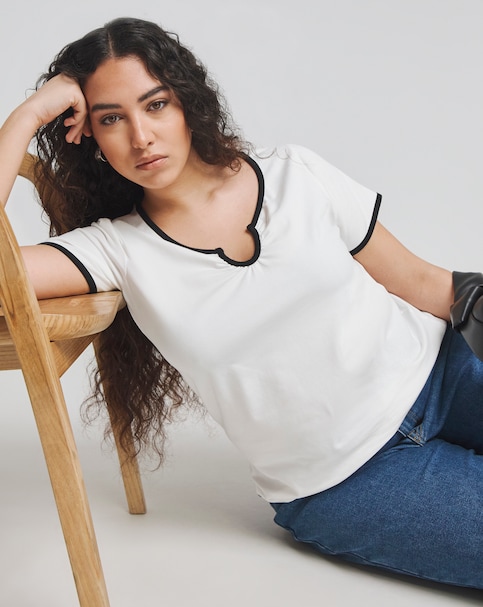 Simply Be Contrast Notch Neck T-Shirt