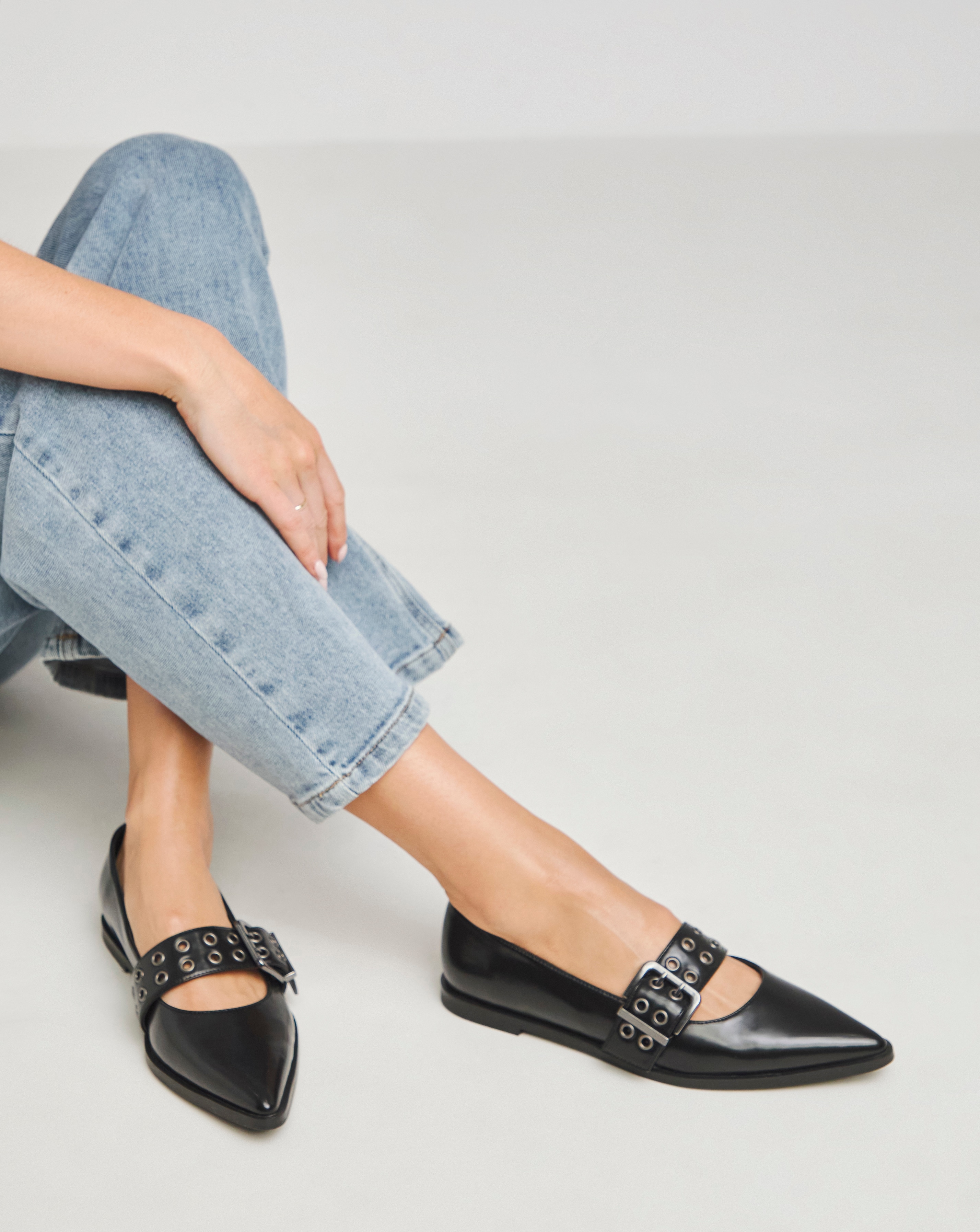 Hardware Mary Jane Pointy Shoe ExWide