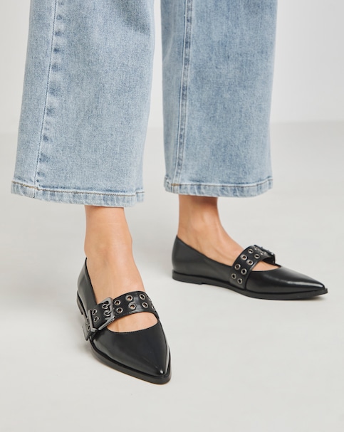 Hardware Mary Jane Pointy Flat Shoe Wide