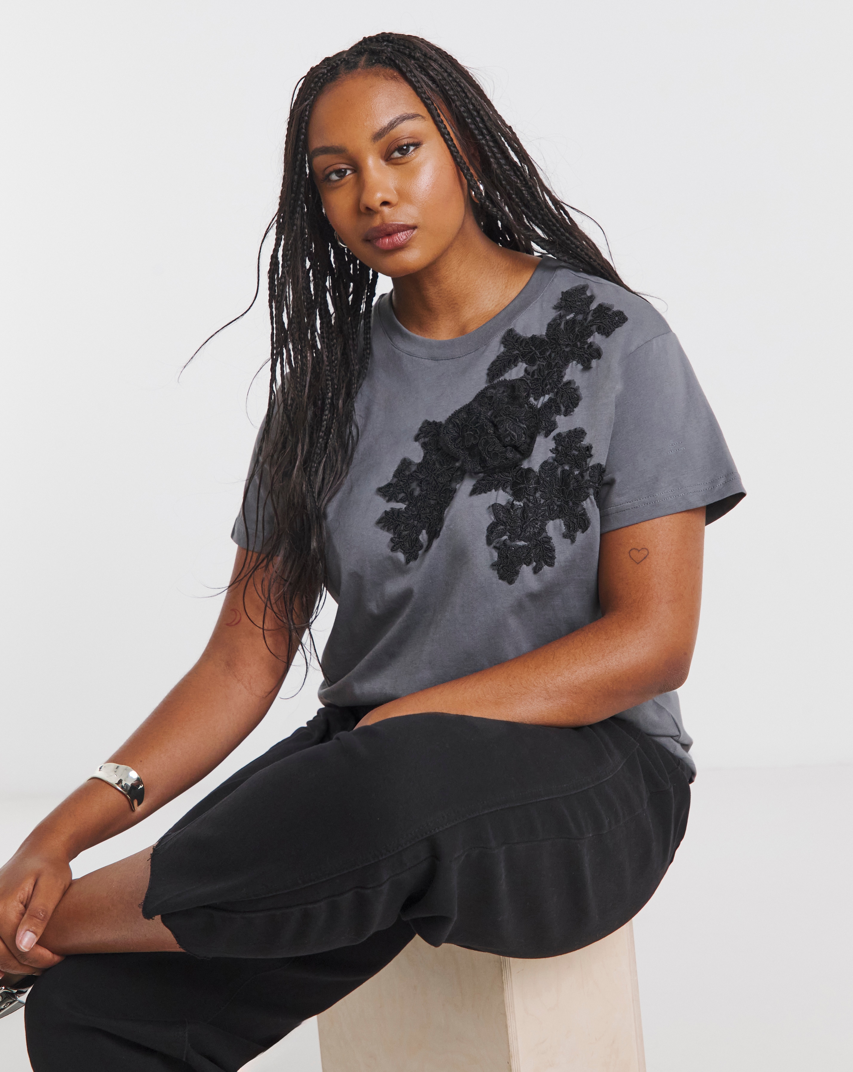 New In - Lace Rosette T-Shirt