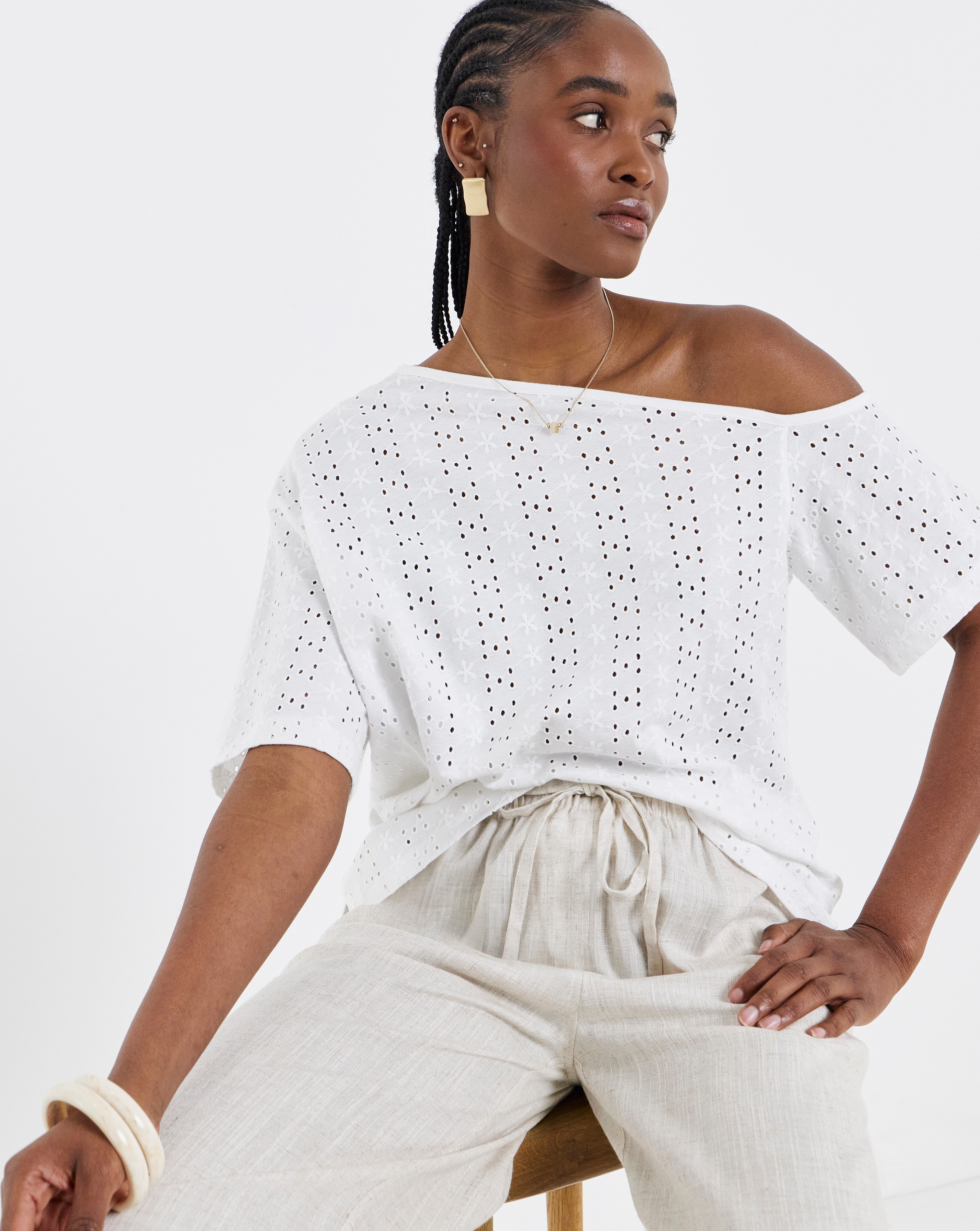 New In - Off The Shoulder Broderie