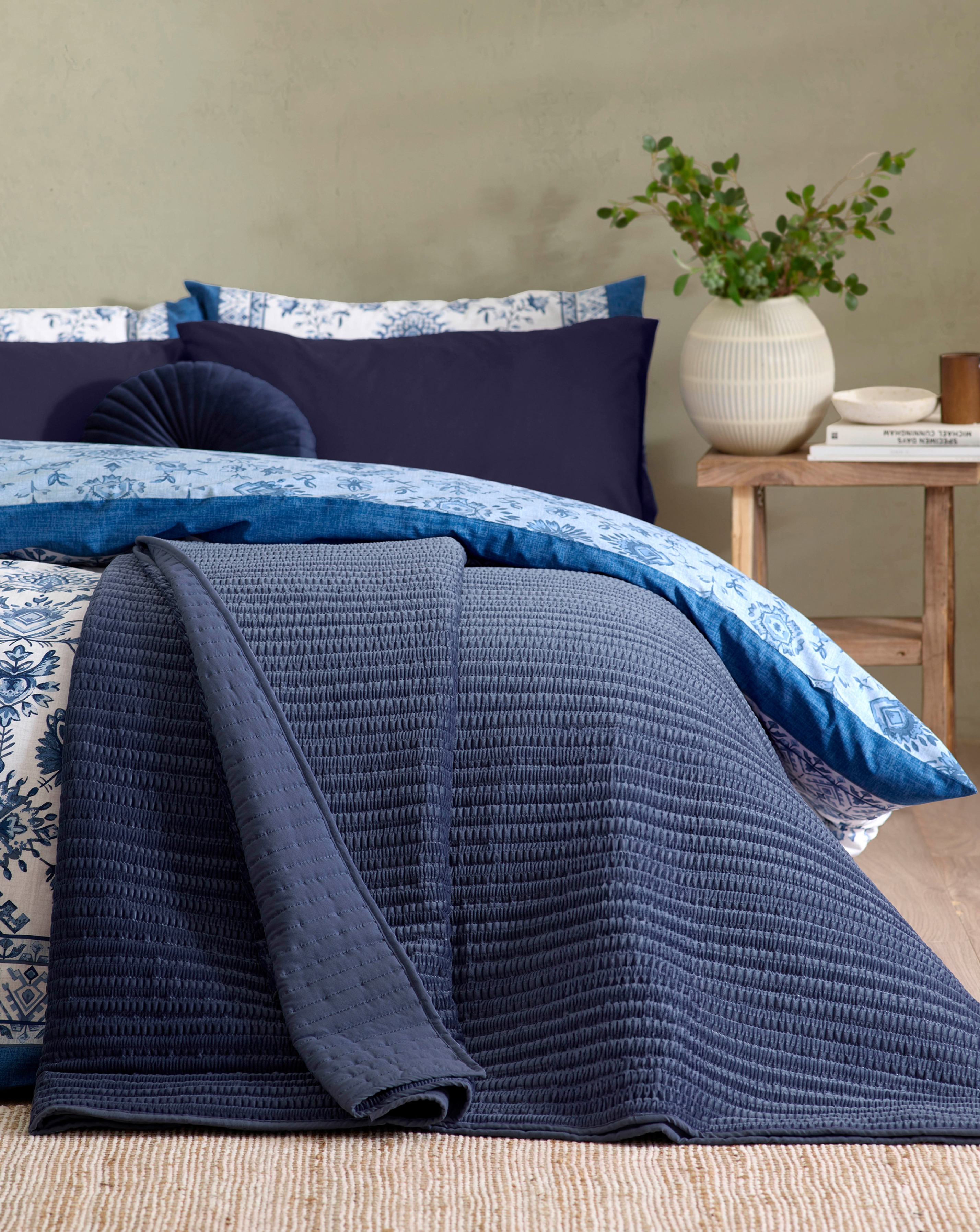 Catherine Lansfield Pinsonic Bedspread