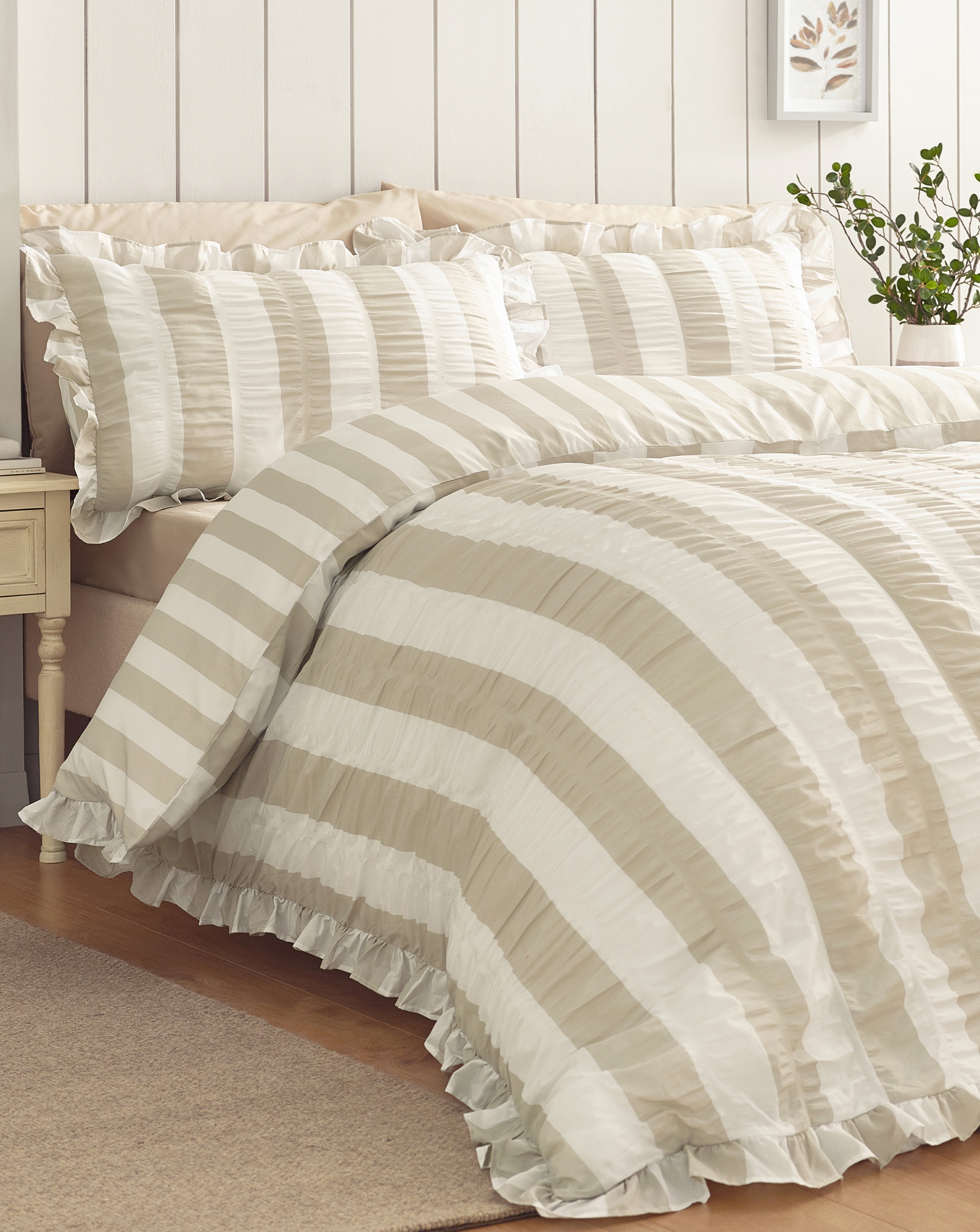 Catherine Lansfield Seersucker Duvet Set