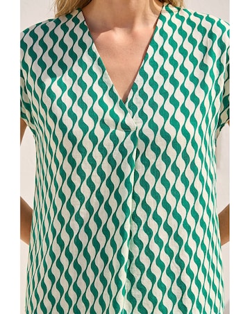 Roman Wave Stripe Print V-Neck Top