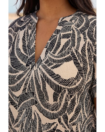 Roman Curve Textured Print Stretch Top
