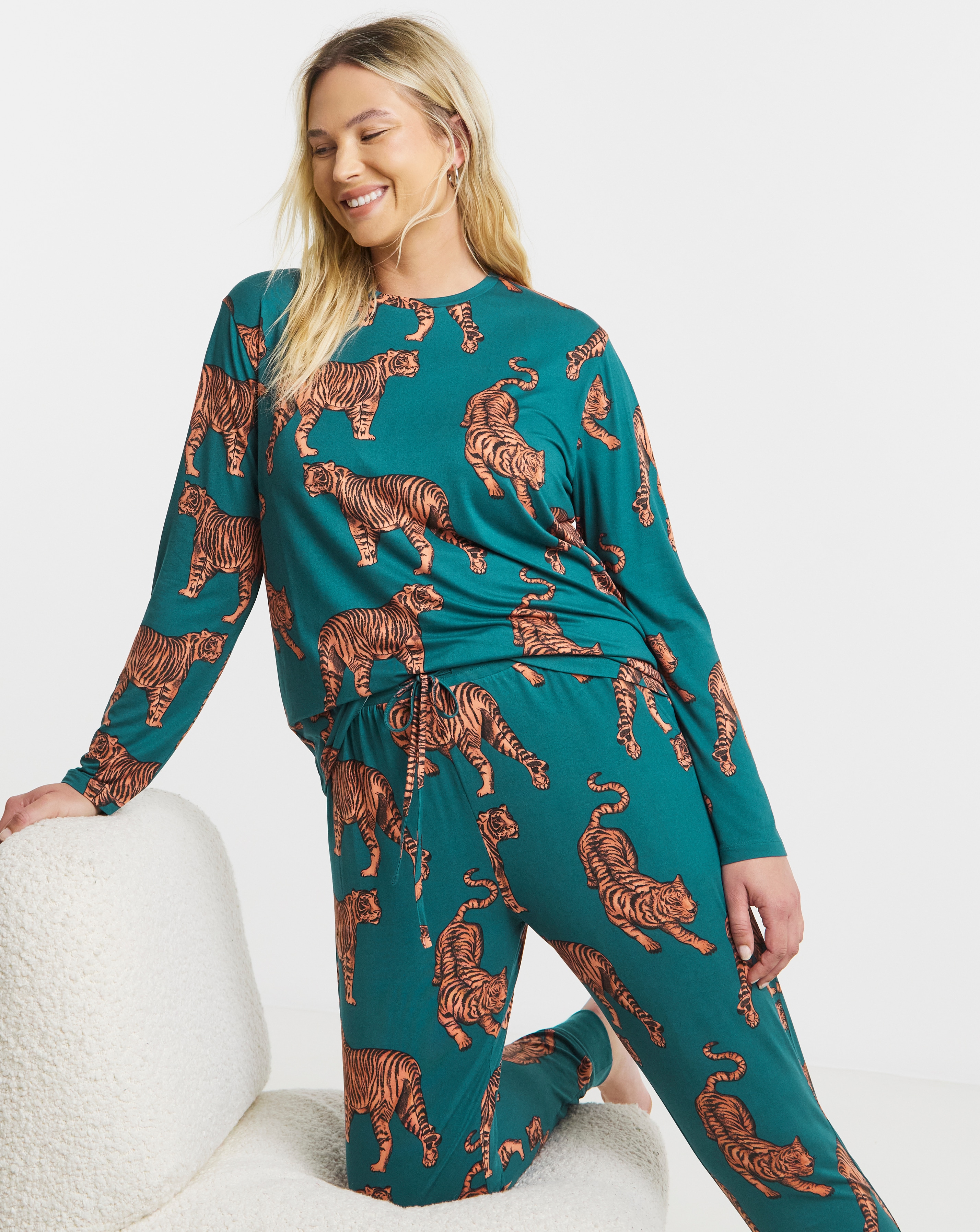 Chelsea Peers Crew Neck PJ Set