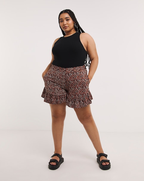 Lightweight Frill Hem Flippy Short