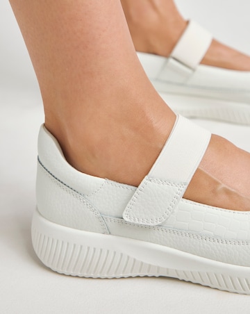 Heavenly Soles Gwen Touch and Close Bar Trainer - Wide Fit (E)