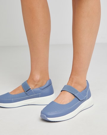 Heavenly Soles Gwen Touch and Close Bar Trainer - Wide Fit (E)