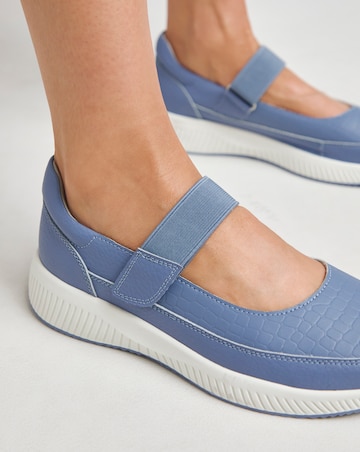 Heavenly Soles Gwen Touch and Close Bar Trainer - Wide Fit (E)