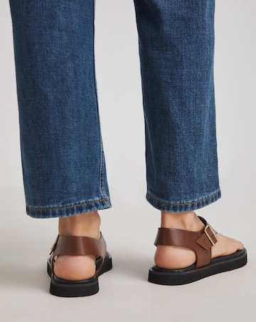 Lumina Toe Post Buckle Sandal - Extra Wide Fit (EEE)