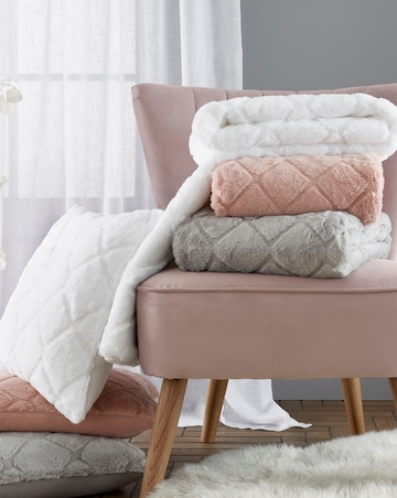 Catherine Lansfield Cosy Diamond Throw