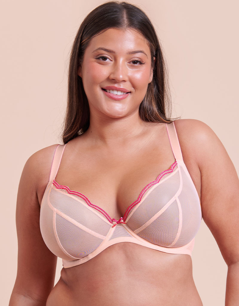 New In - Curvy Kate Lightstyle Scallop Plunge Bra