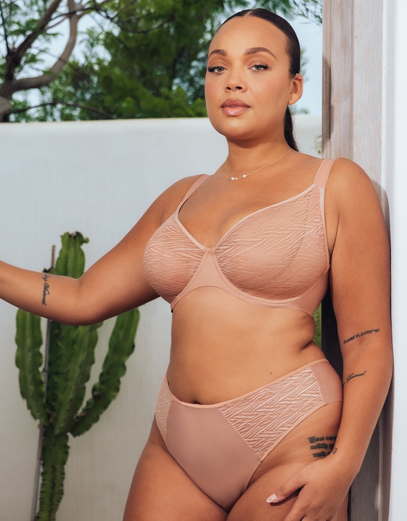 New In - Curvy Kate Smoothie Lace Balcony Bra