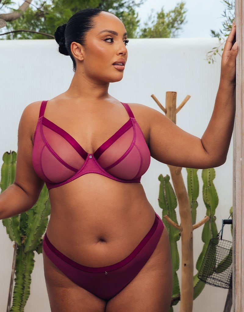 New In - Curvy Kate Lightstyle Plunge Bra