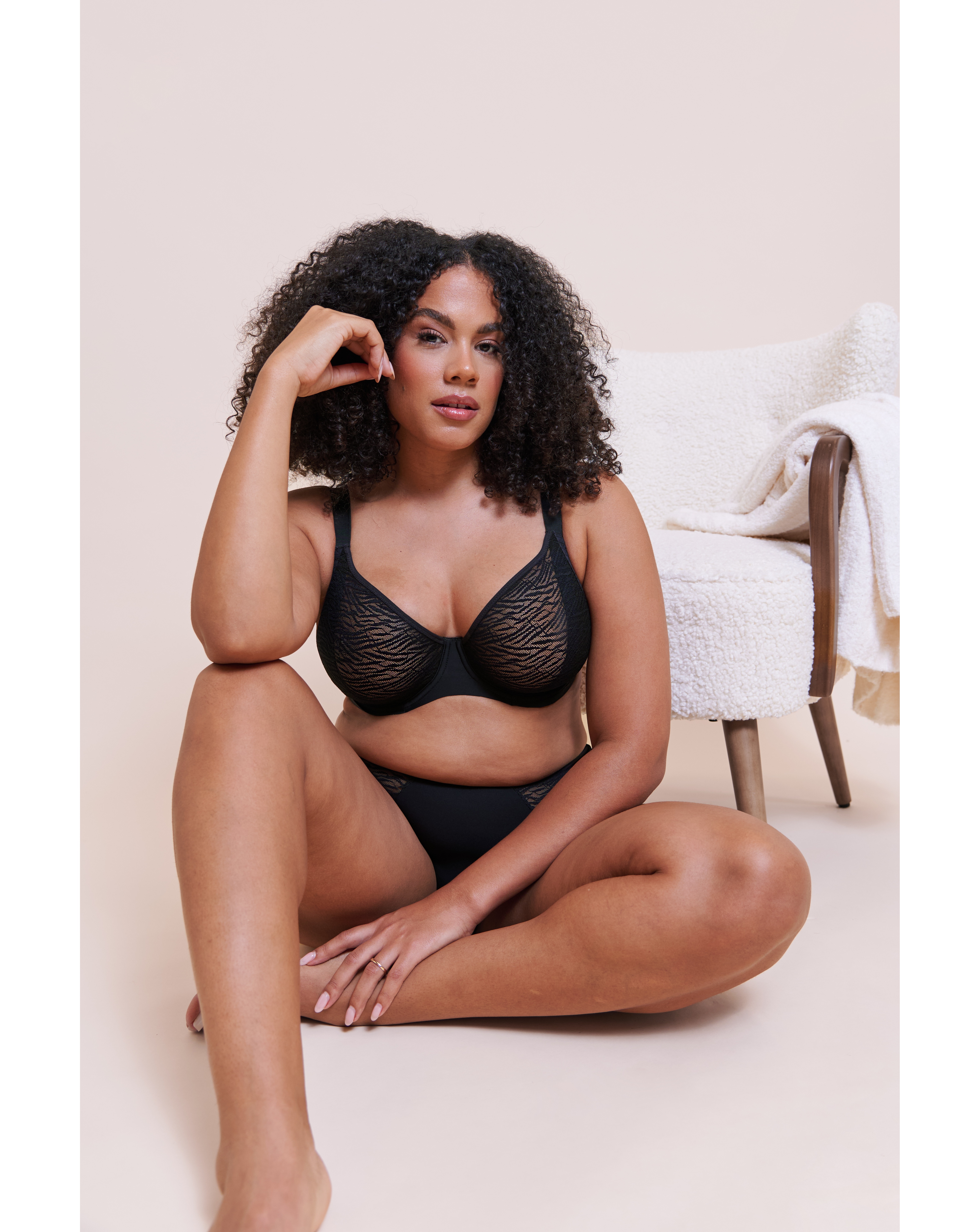 New In - Curvy Kate Smoothie Lace Balcony Bra